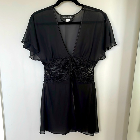 Lingerie - Picture 1 of 5